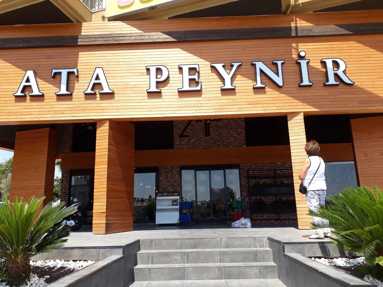 Ataçelik Konyaaltı mağazası